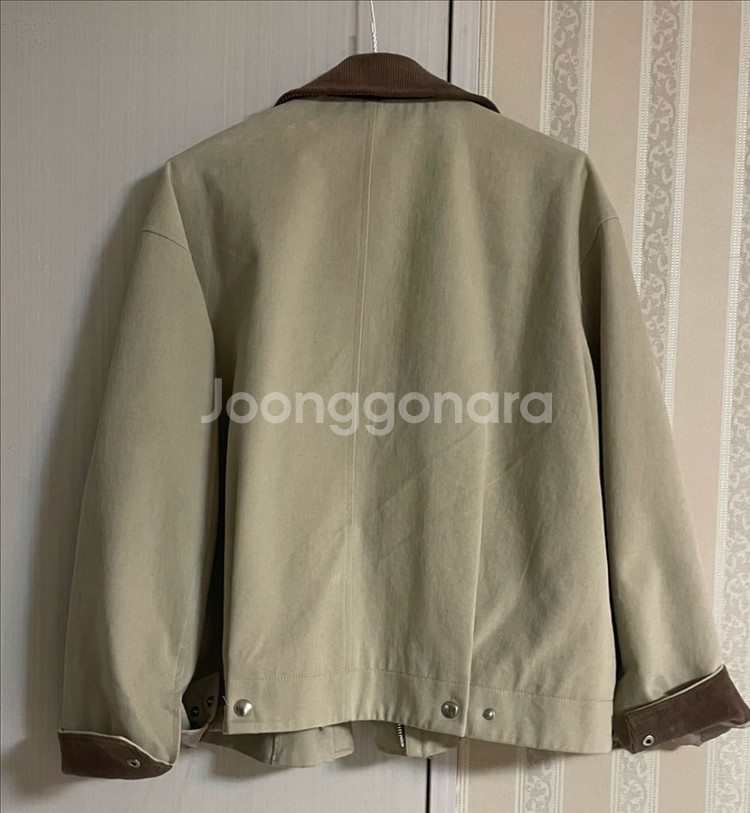 올리브데올리브 카라 배색 점퍼--4