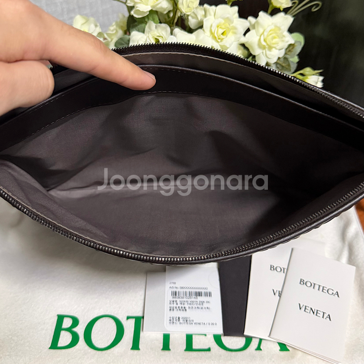 보테가베네타 인트레치아토 레더 다크브라운 클러치 판매--2