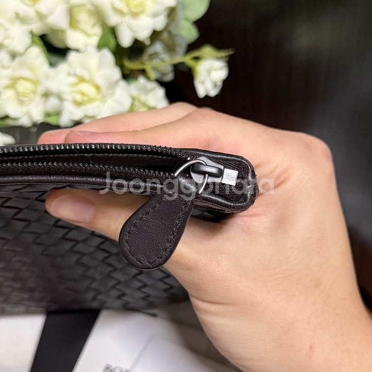 보테가베네타 인트레치아토 레더 다크브라운 클러치 판매--4