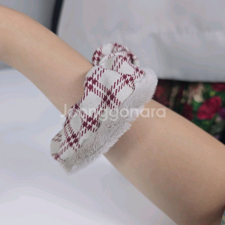 [새상품] 밍크털 체크 퍼 털실 슈슈 머리끈 곱창끈--1