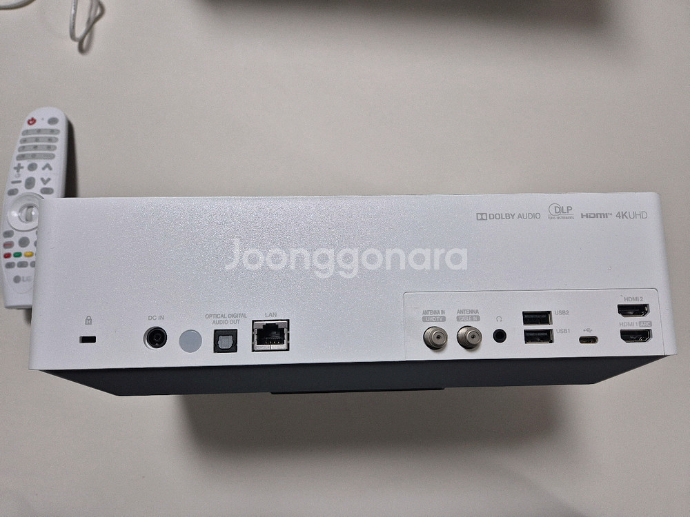 LG 4K 시네빔 빔프로젝터 HU70LA 팝니다--2