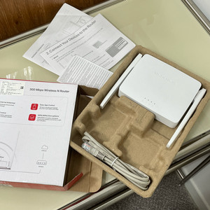 화이트 컬러 유무선 공유기 (풀박스)