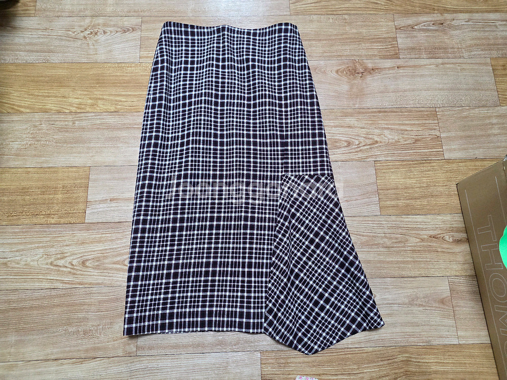 체크 셋업 롱코트와 스커트--5