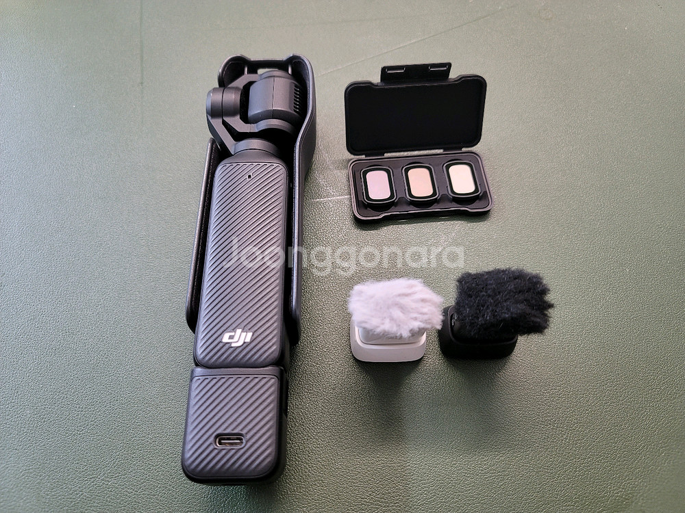 DJI 오즈모 포켓3 + 마이크 미니 2개 + 악세사리 팝니다--0