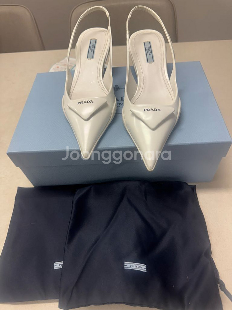 프라다 브러시드 가죽 슬링백 힐 36.5정품--0