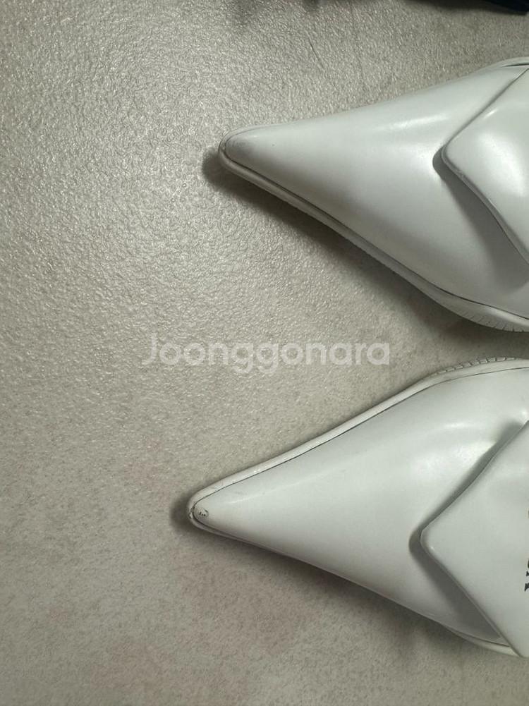 프라다 브러시드 가죽 슬링백 힐 36.5정품--3