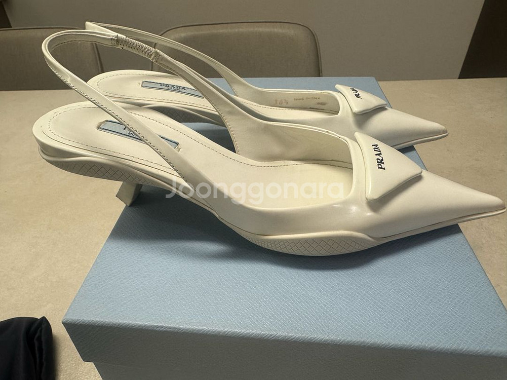 프라다 브러시드 가죽 슬링백 힐 36.5정품--4