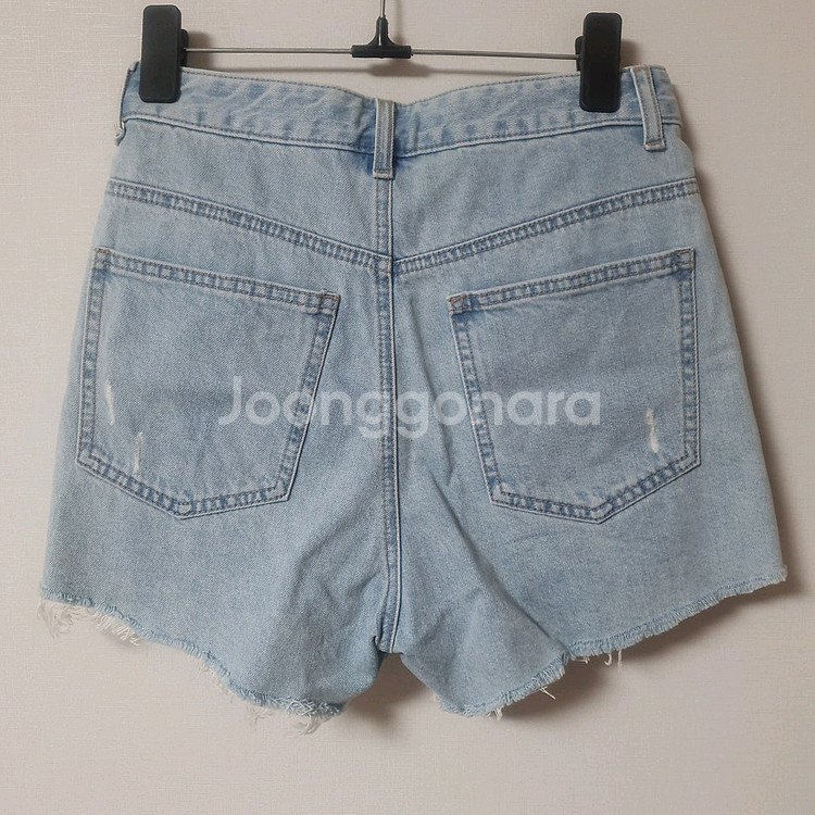 에잇세컨즈 데미지 컷팅 숏팬츠 반바지 연청 데님 코튼 a라인 xs / 고고싱 베이델리 가내스라 슬로우앤드 98도씨--1