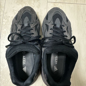 아디다스 이지부스트 700 반타 260