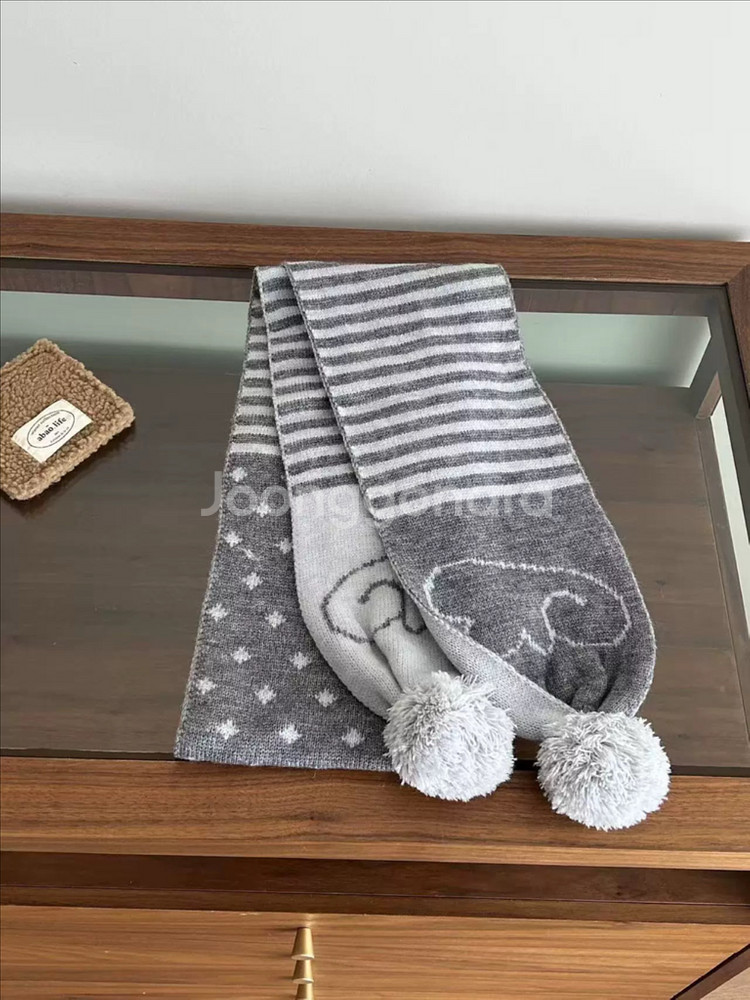 빈티지 그레이 엔젤 윙 스트라이프 폼폼 머플러 허그유어스킨--1