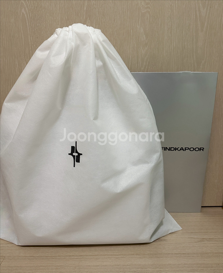 새상품) 파인드카푸어 모노 버킷백 32 - 스웨이드 브라운--4