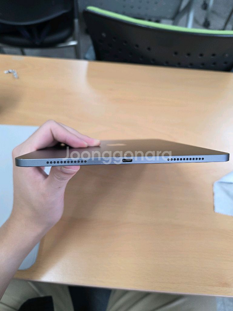 아이패드 에어5세대 wifi 64GB 판매합니다--3