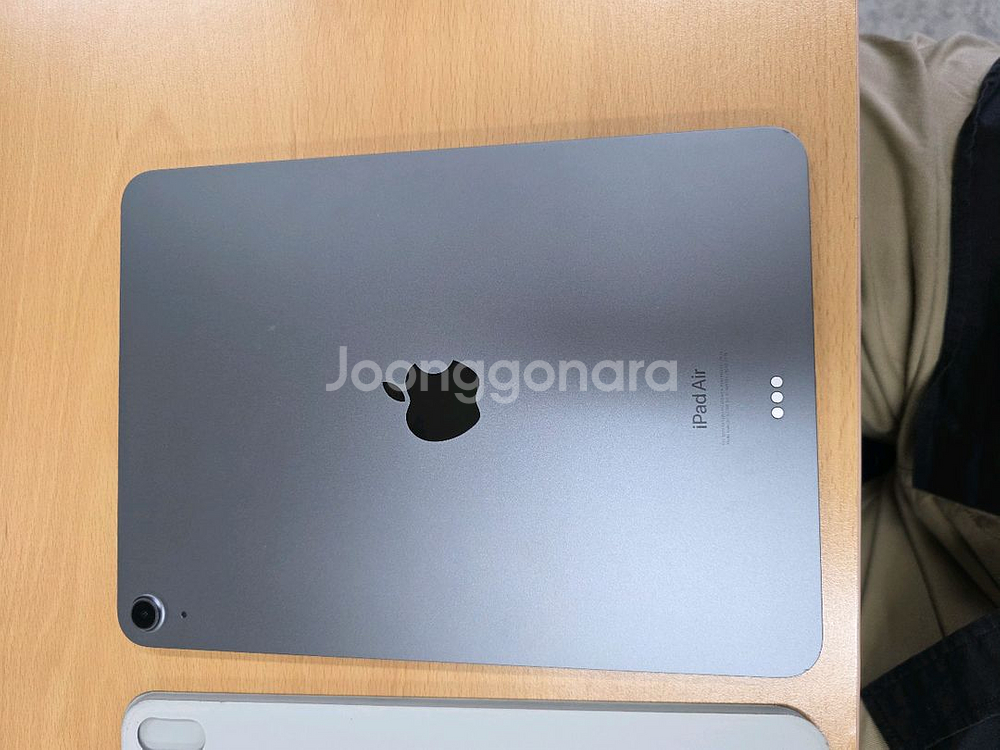 아이패드 에어5세대 wifi 64GB 판매합니다--2