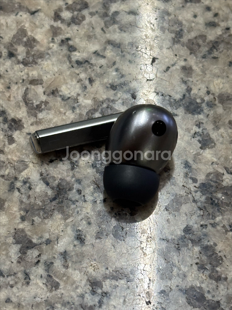 버즈3프로 왼쪽 상태굳굳 처분합니다!!--1