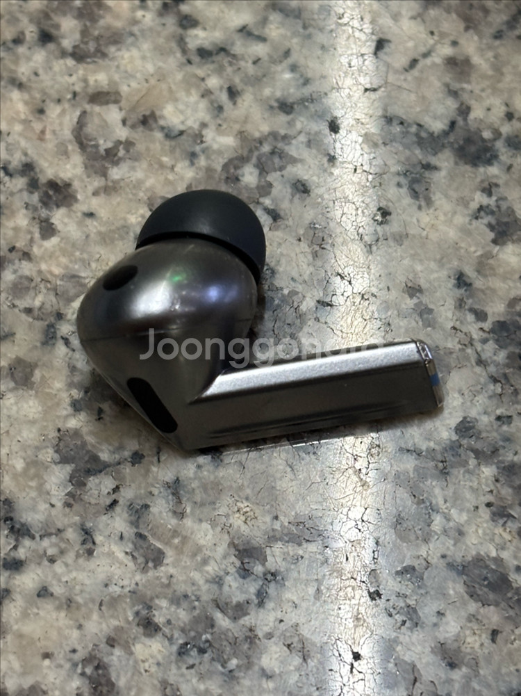 버즈3프로 왼쪽 상태굳굳 처분합니다!!--2