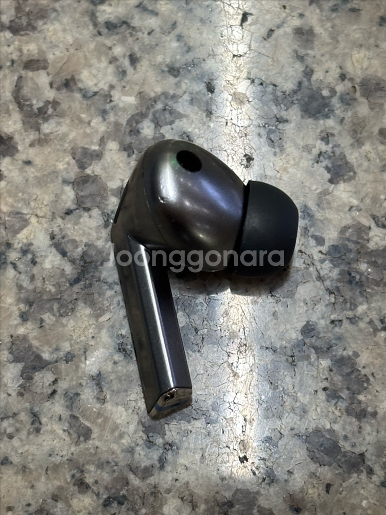 버즈3프로 왼쪽 상태굳굳 처분합니다!!--0