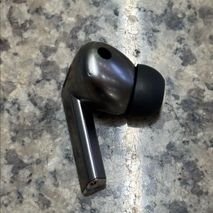 버즈3프로 왼쪽 상태굳굳 처분합니다!!