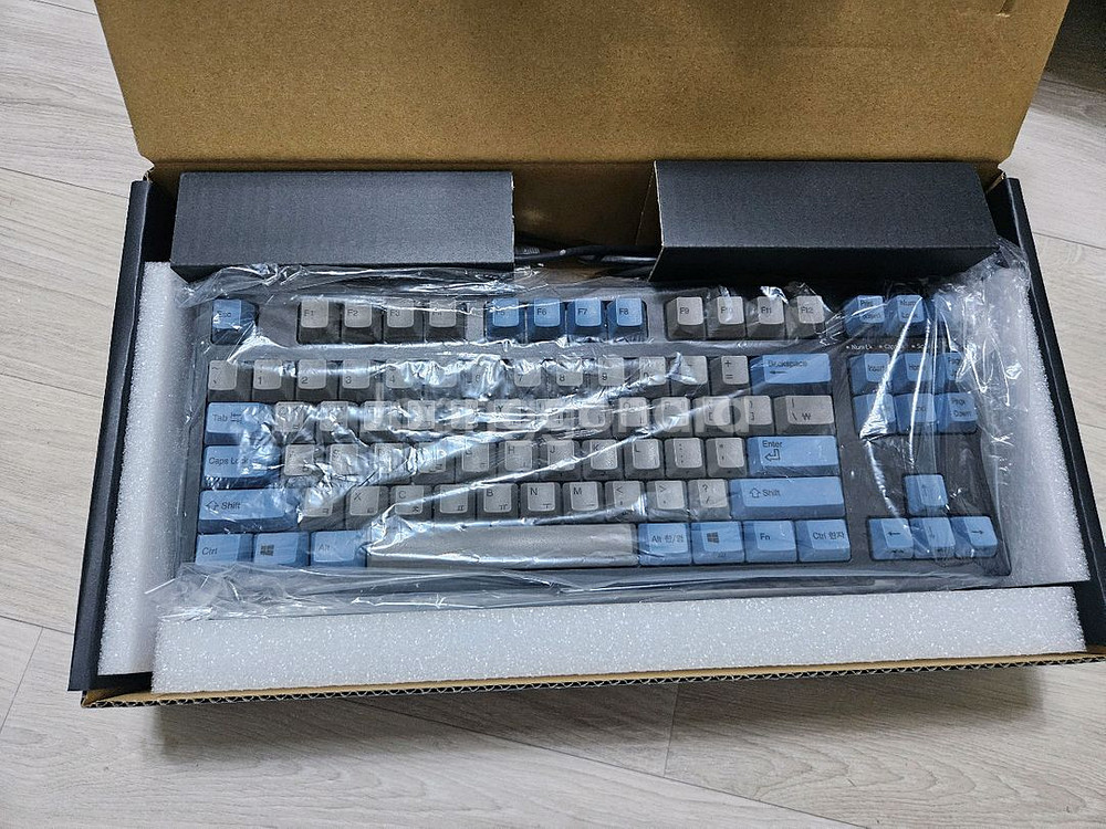 리얼포스 R2 TKL 저소음 45g 균등(apc) 토프레 무접점키보드--1