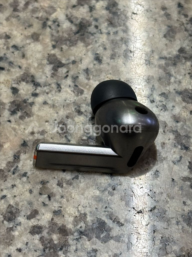 버즈3프로 오른쪽 상태굳굳 완전급처!!--2