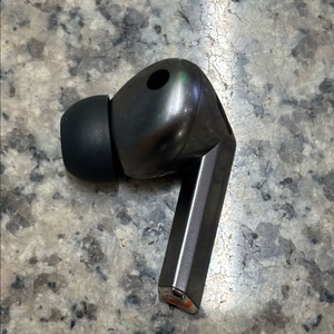 버즈3프로 오른쪽 상태굳굳 완전급처!!