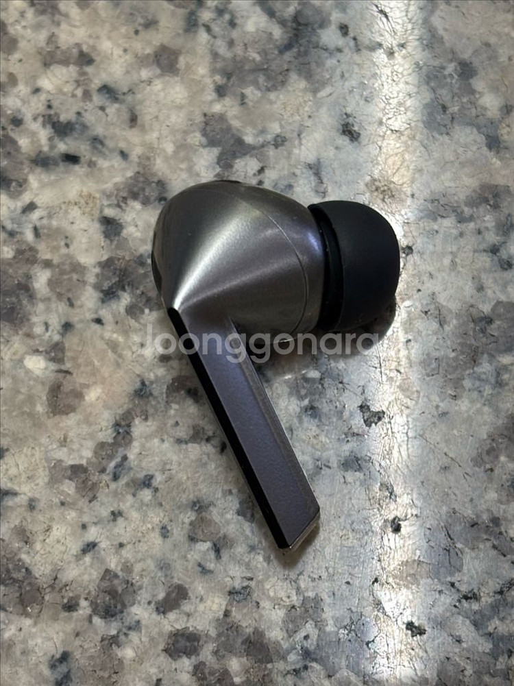 버즈3프로 오른쪽 상태굳굳 완전급처!!--3