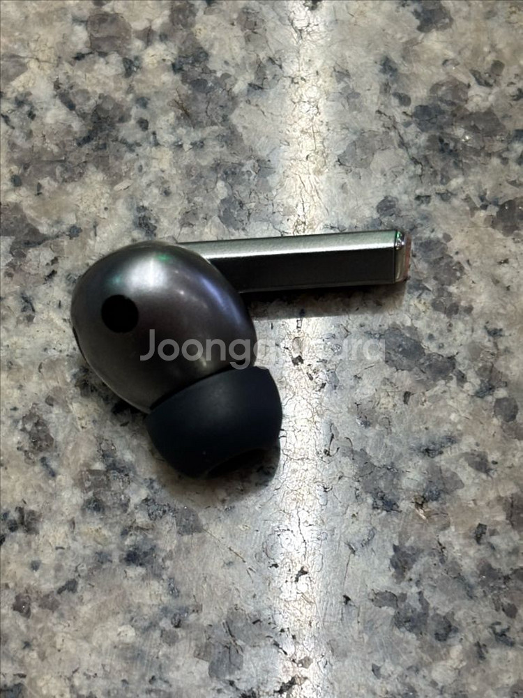 버즈3프로 오른쪽 상태굳굳 완전급처!!--1