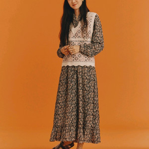 써스데이아일랜드 자카드 조끼