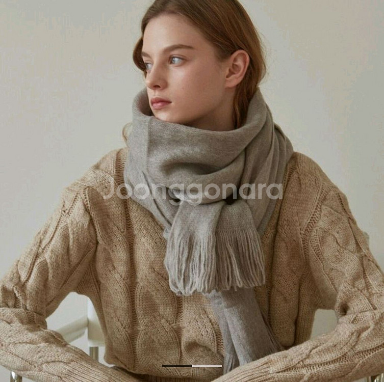 새상품) 얀13 베이지 긴팔 크롭니트 스웨터 가을겨울--0