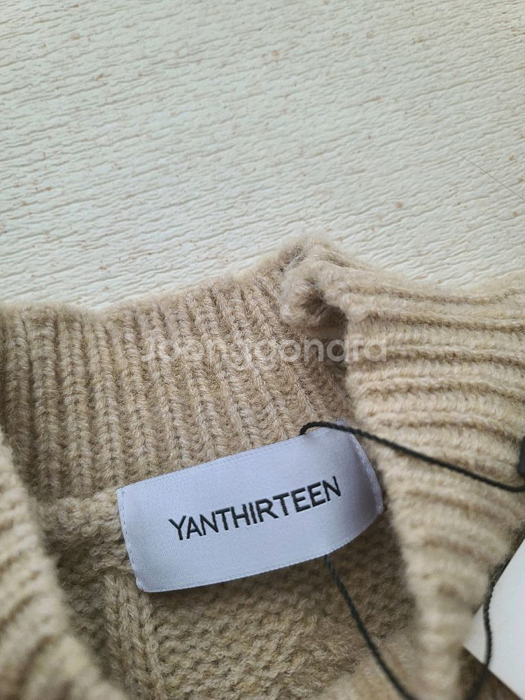 새상품) 얀13 베이지 긴팔 크롭니트 스웨터 가을겨울--8