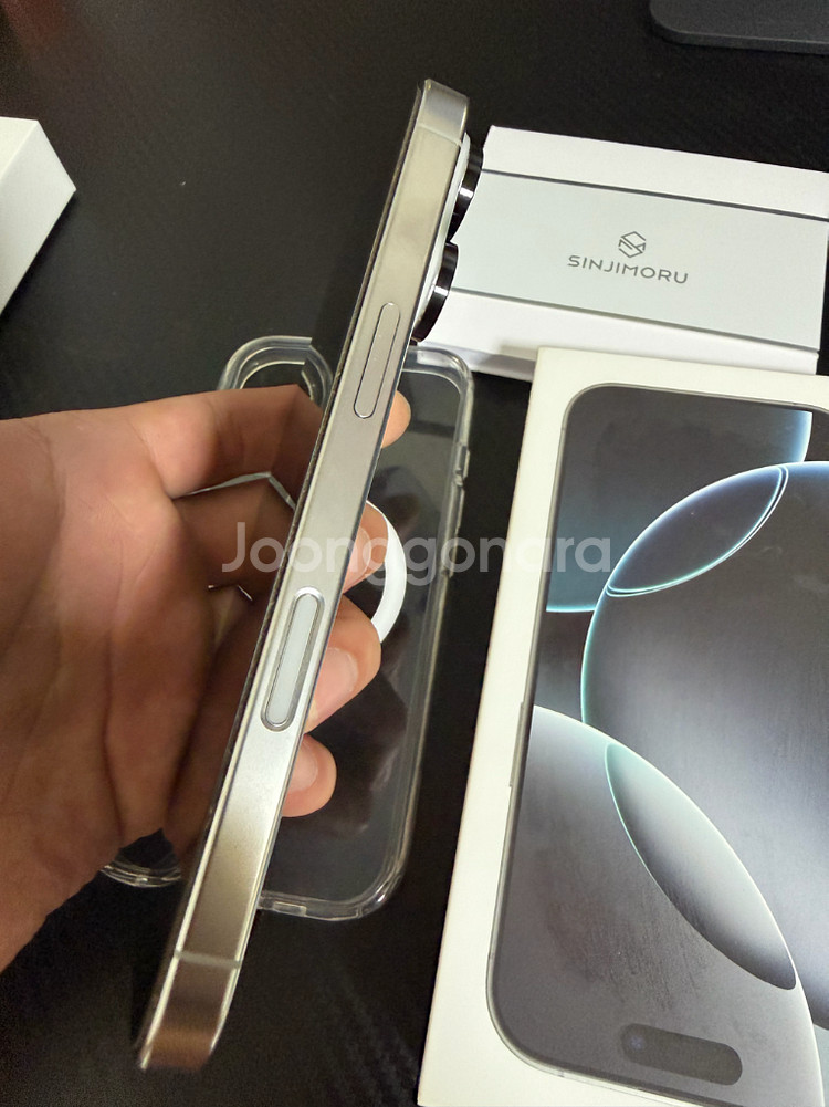 아이폰 16프로 화이트 256GB 자급 배터리 100% 판매합니다--12