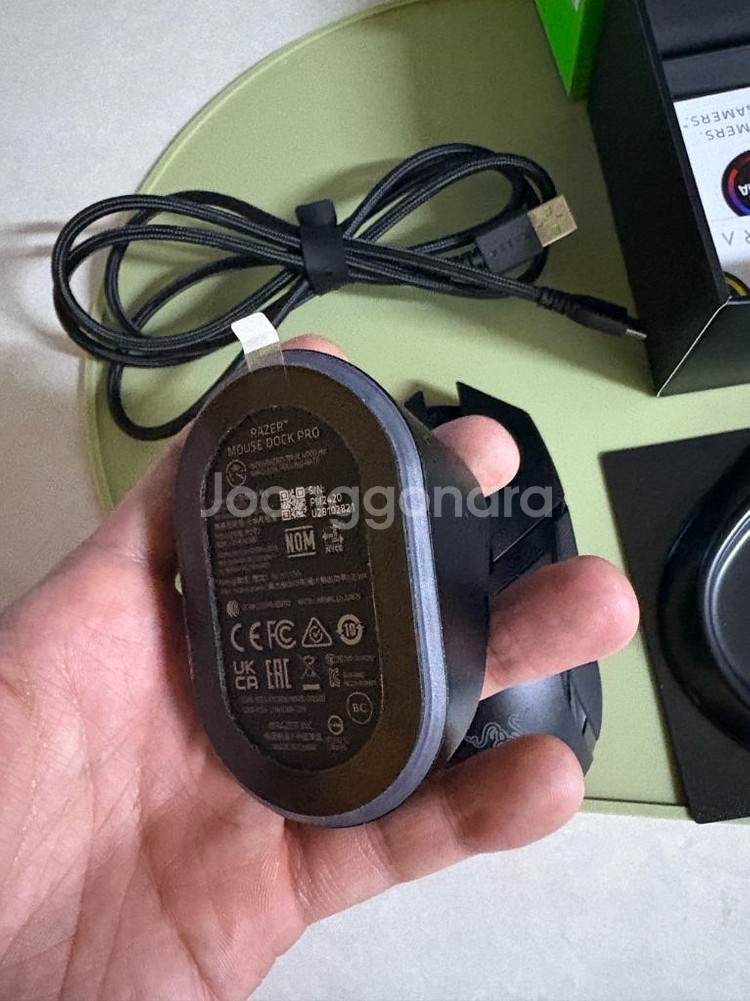 레이져 바실리스크 프로 v3 무선 게이밍 마우스 + 무선충전패드 세트--3