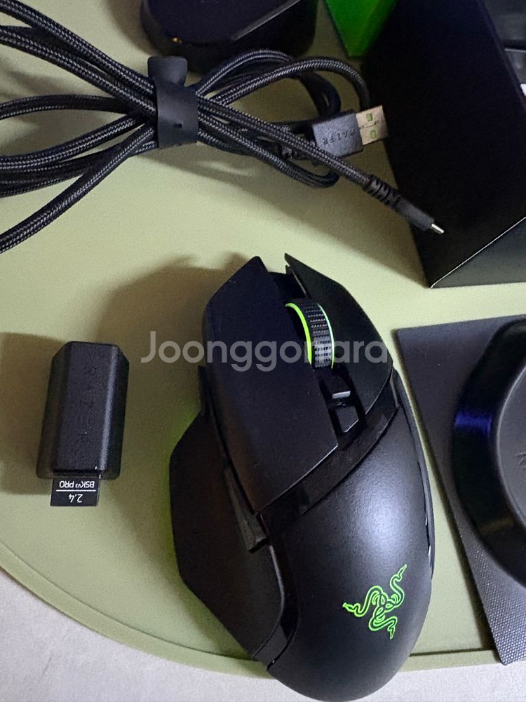 레이져 바실리스크 프로 v3 무선 게이밍 마우스 + 무선충전패드 세트--2