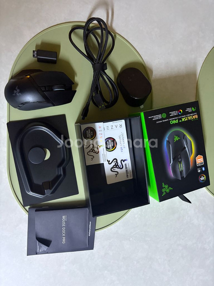레이져 바실리스크 프로 v3 무선 게이밍 마우스 + 무선충전패드 세트--1