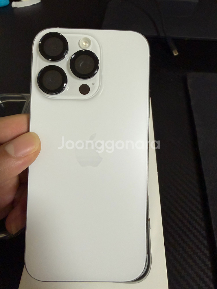 아이폰 16프로 화이트 256GB 자급 배터리 100% 판매합니다--6