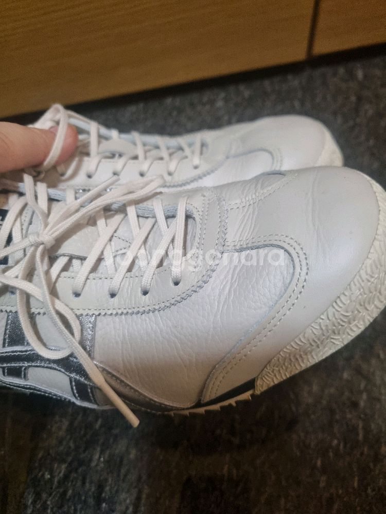 오니츠카타이거 멕시코 66 SD 버치실버 240.--2