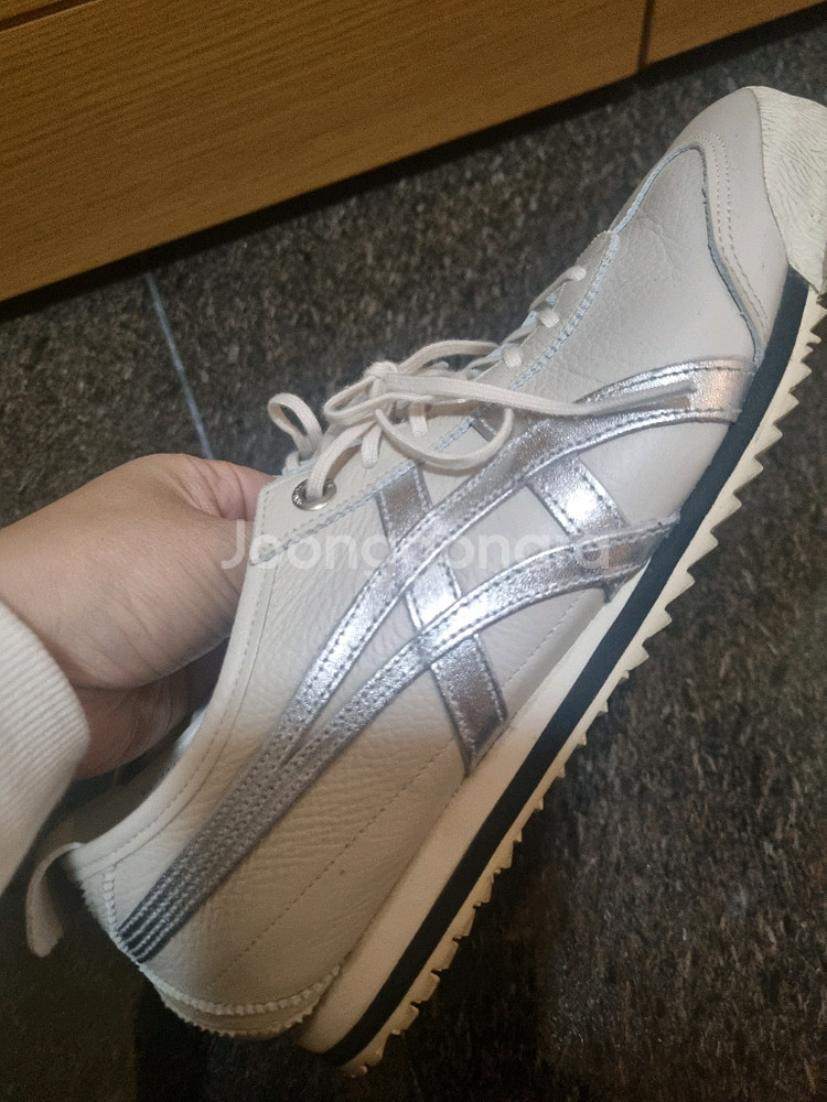 오니츠카타이거 멕시코 66 SD 버치실버 240.--3