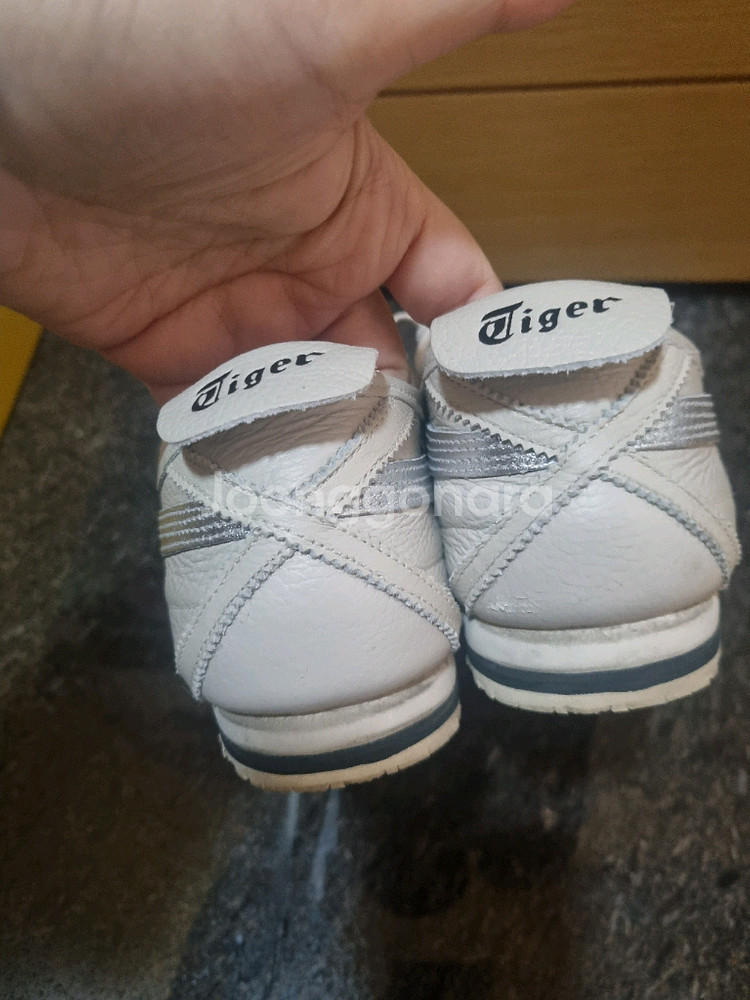 오니츠카타이거 멕시코 66 SD 버치실버 240.--4