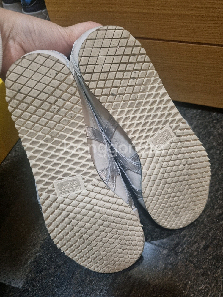 오니츠카타이거 멕시코 66 SD 버치실버 240.--5