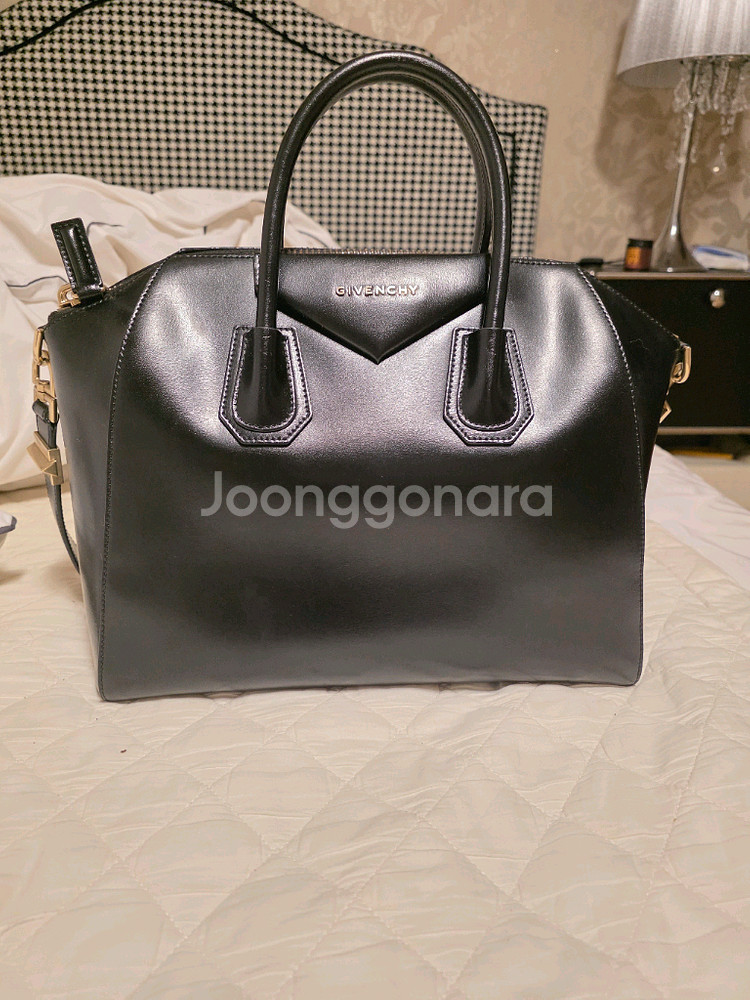 지방시 안티고나 미듐--0