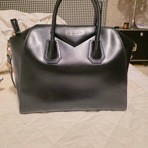 지방시 안티고나 미듐