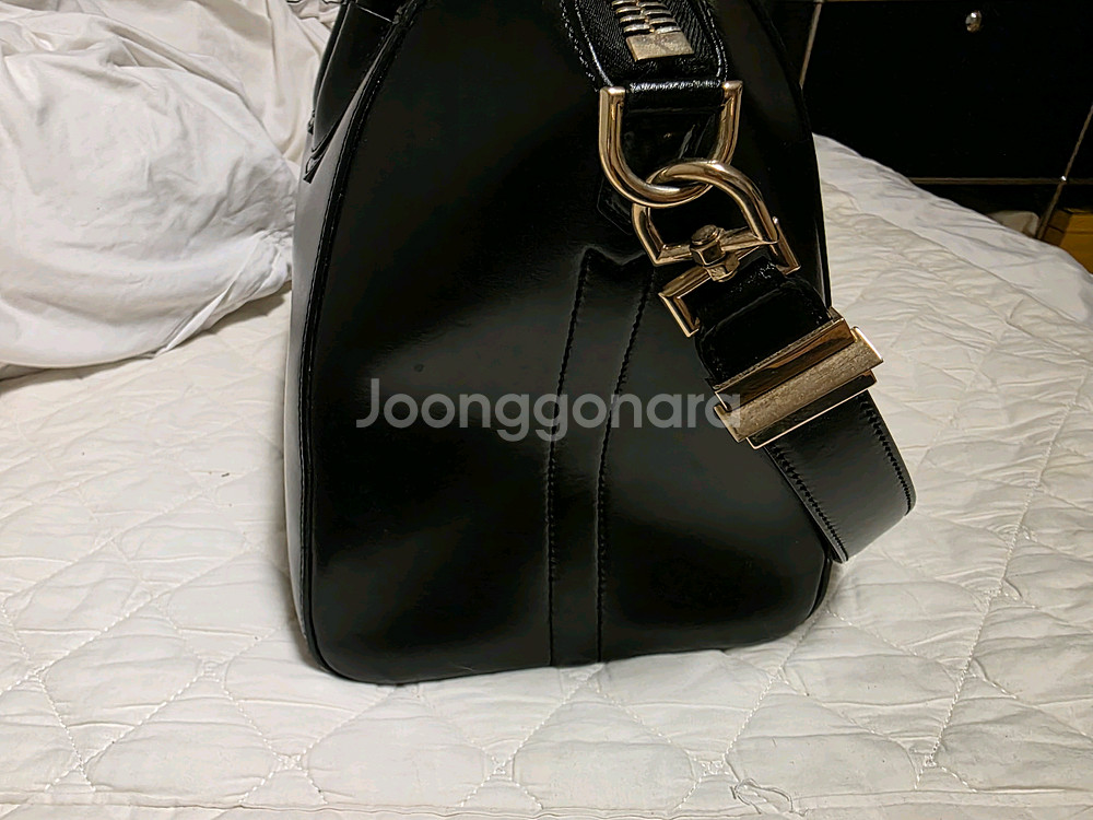 지방시 안티고나 미듐--5