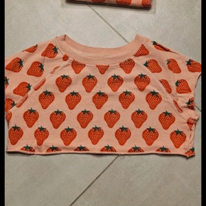 (여아 쌍둥이)보보쇼즈 딸기 크롭2개(+치마바지2개)