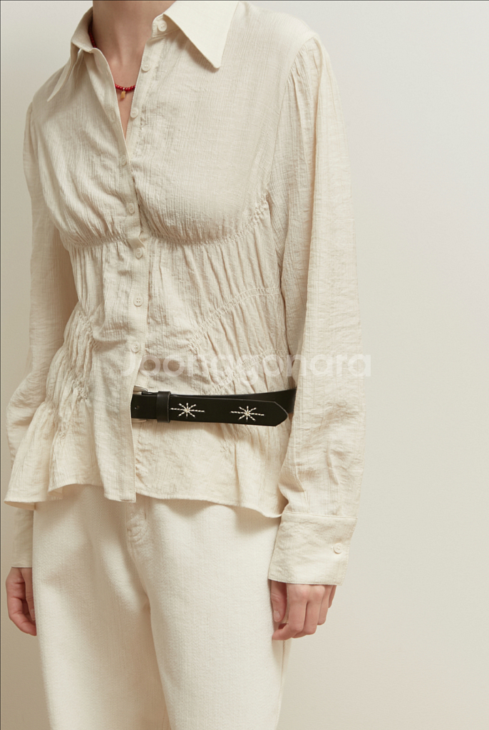 솔티페블 플리츠 셔링 블라우스 베이지 새상품--1