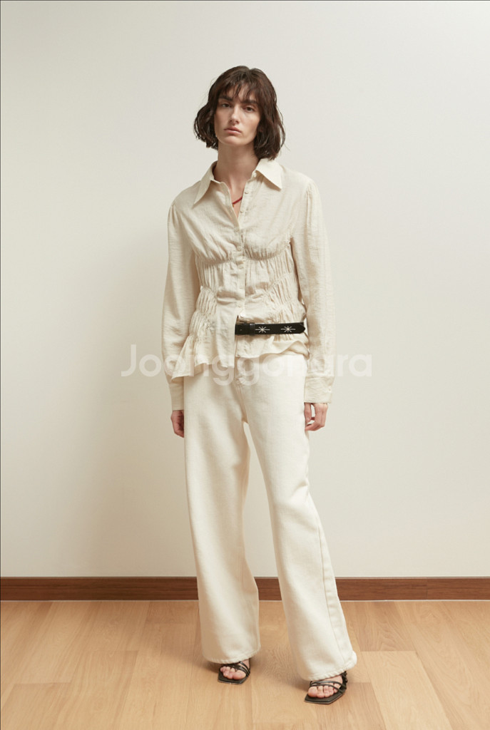 솔티페블 플리츠 셔링 블라우스 베이지 새상품--0