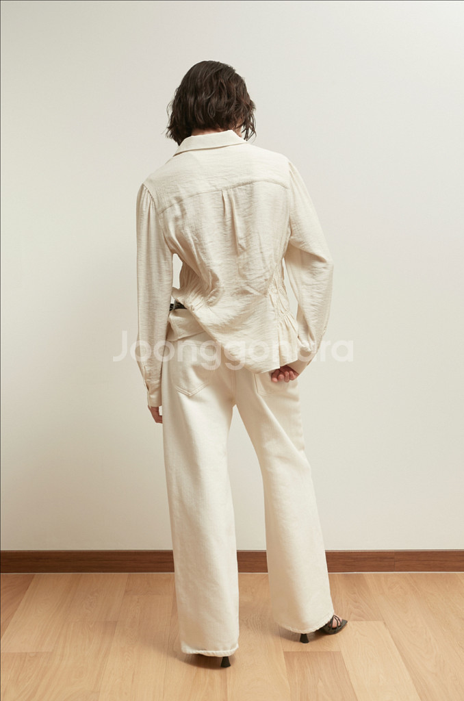 솔티페블 플리츠 셔링 블라우스 베이지 새상품--3