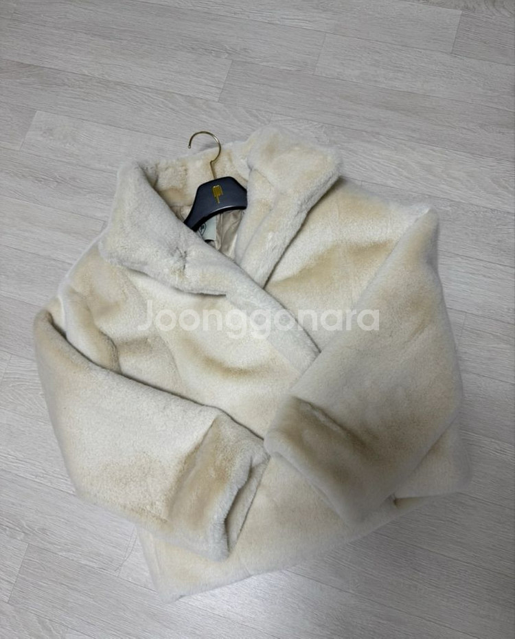 망고매니플리즈 에코밍크 퍼 자켓 새상품--2