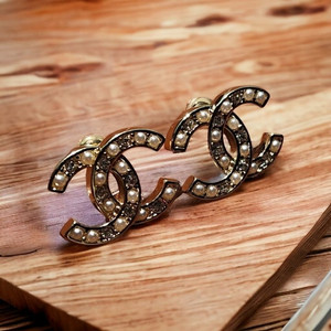 샤넬 CC 로고 진주 귀걸이