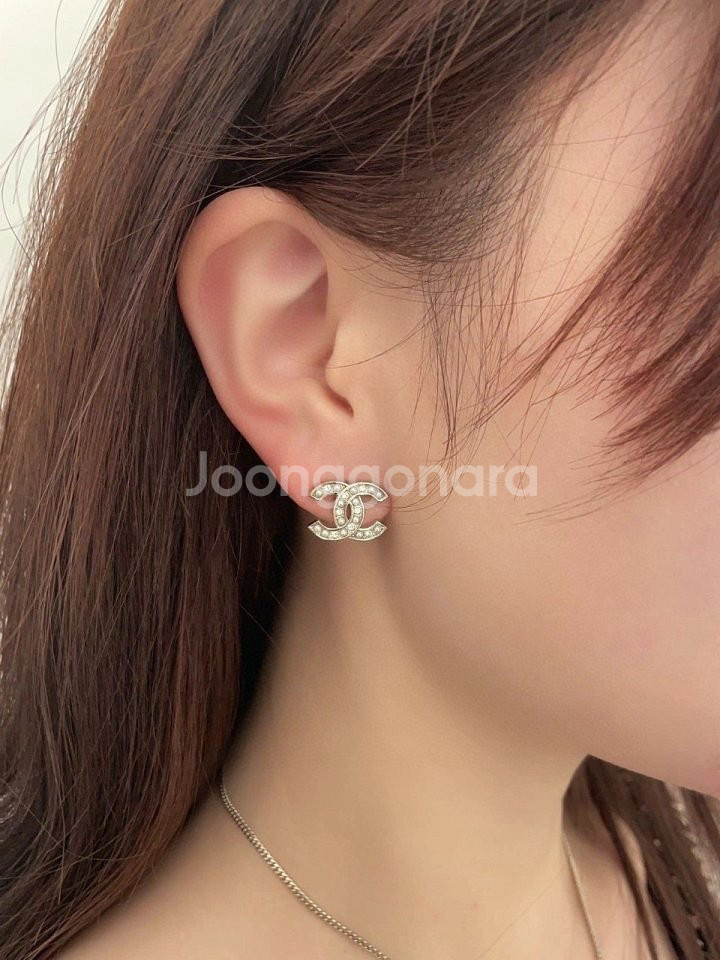샤넬 CC 로고 진주 귀걸이--4