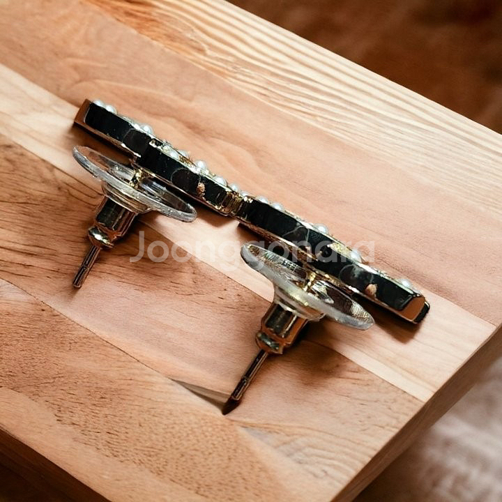 샤넬 CC 로고 진주 귀걸이--2