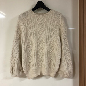 한섬 타임 앙고라 폼폼 니트 스웨터 올드머니룩 출근룩